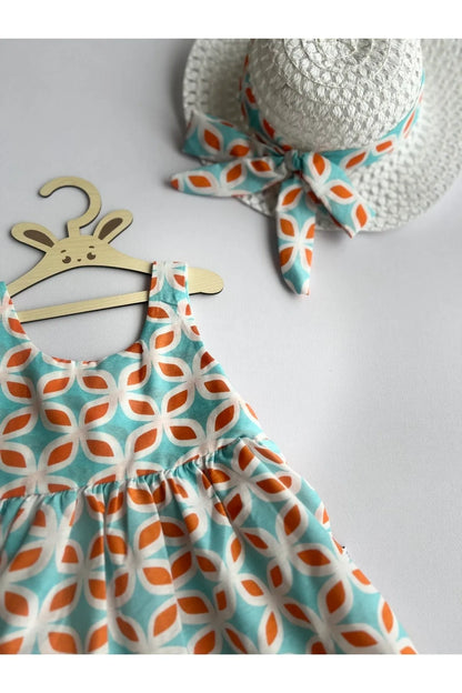 Robe pour fille décorée d'un corsage orange et d'un chapeau élégant