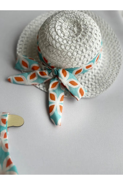 Robe pour fille décorée d'un corsage orange et d'un chapeau élégant