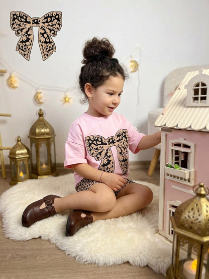 LITTLE DIVA – إطلالة فهد وردية مميزة