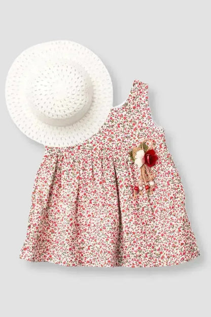 Robe rose romantique avec chapeau élégant
